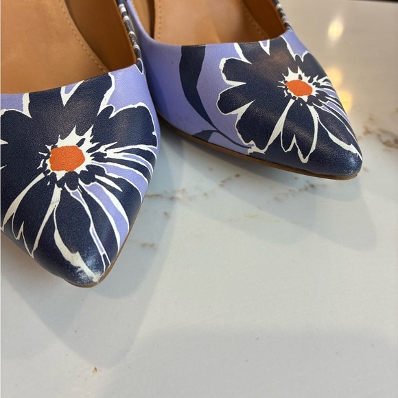 J.Crew Elsie pumps with a purple and navy floral pattern size 7.5 - Picture 2 of 5